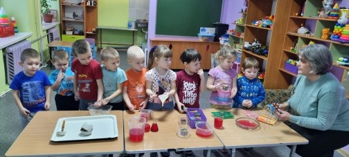 Ознакомление с окружающим миром: Твердые и жидкие человечки 1