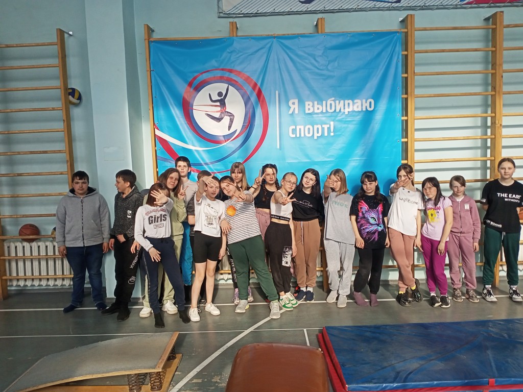 Школьные соревнование по гимнастике среди 1-11 классов. 22
