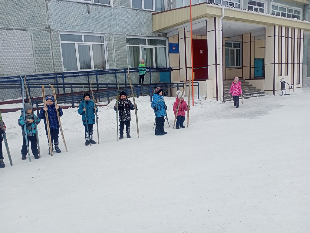 Школьные соревнования по лыжным гонкам. 30
