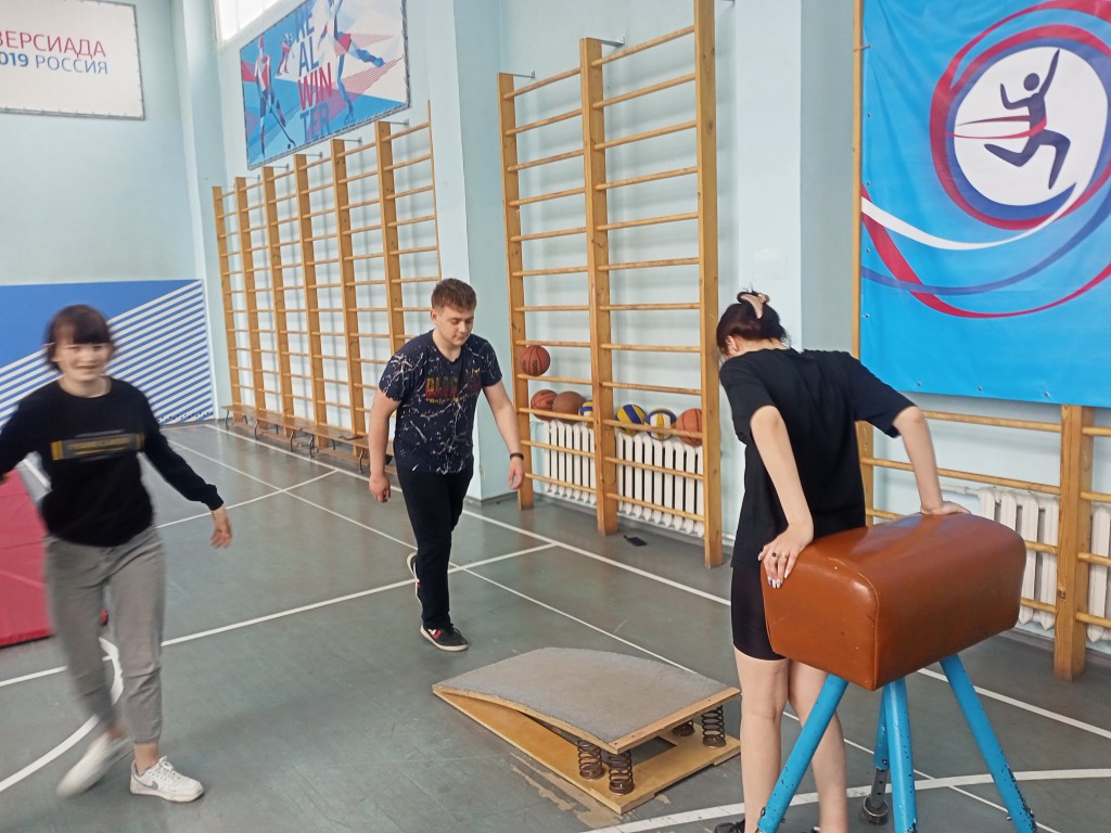 Школьные соревнование по гимнастике среди 1-11 классов. 36